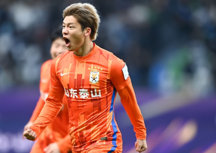 世界杯注册-他曾两次被球迷视为鲁能离队热门，如今却依然能留队，值得期待|陈蒲|中超|重庆|邵佳一|国足_新浪体育_新浪新闻