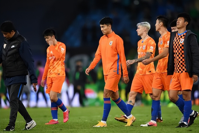 世界杯注册-他曾两次被球迷视为鲁能离队热门，如今却依然能留队，值得期待|陈蒲|中超|重庆|邵佳一|国足_新浪体育_新浪新闻