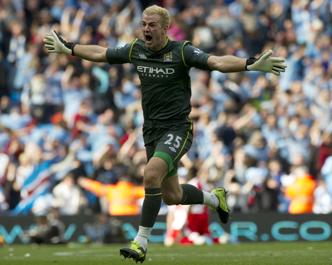 世界杯注册-乔·哈特:多纳鲁马全速出击认为自己在禁区外,他本应用手扑球