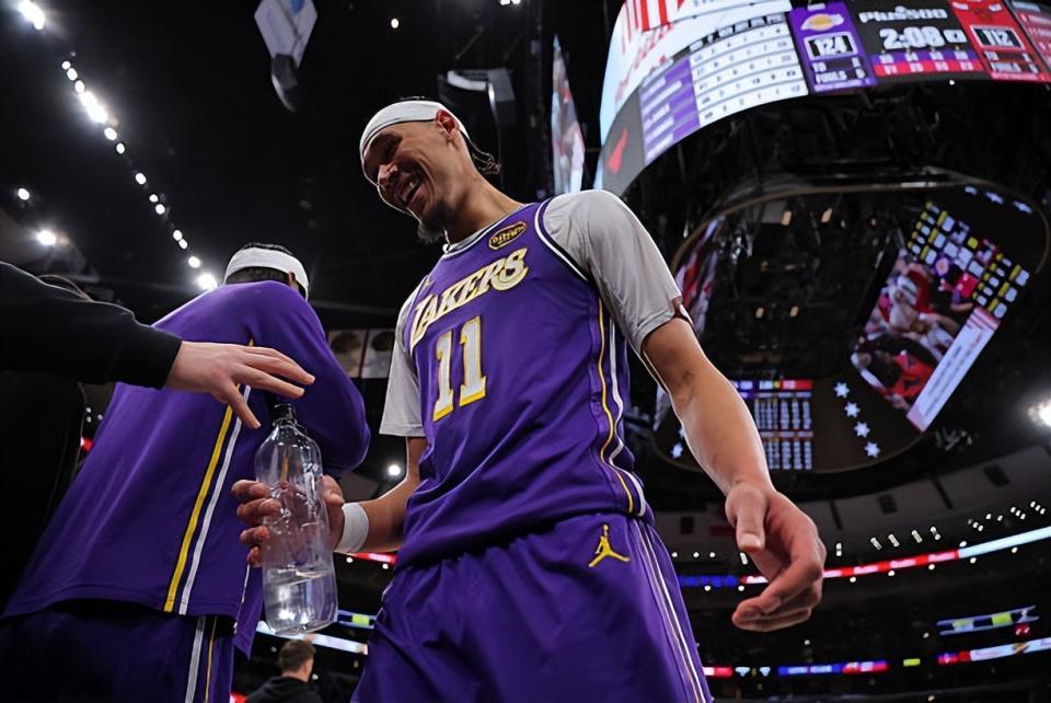 世界杯注册账号-重蹈覆辙？湖人难道又要指望这位能力有限的替补中锋来改变局面？