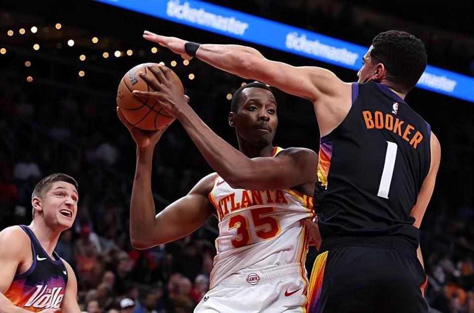 在湖人没打出来,但内线新星加盟老鹰后立刻打出了亮眼的表现?