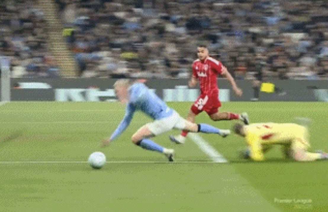 世界杯注册-英超保送阿森纳?曼城3疑似点球未判:哈兰德2次被放倒 裁判无视